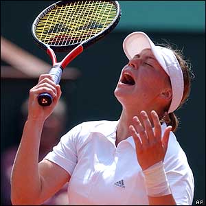 Vera Zvonareva shows her frustration at losing to Nadia Petrova