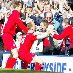 Dietmar Hamann congratulates Danny Murphy on his goal against Everton