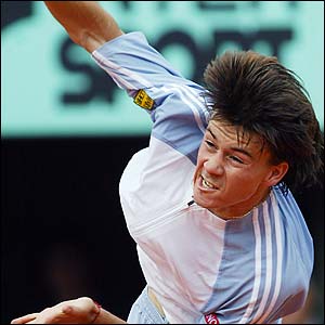 Guillermo Coria serves against Agassi