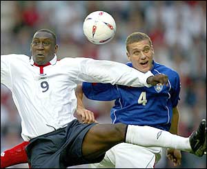 Emile Heskey unsettles the Serbia & Montenegro defence