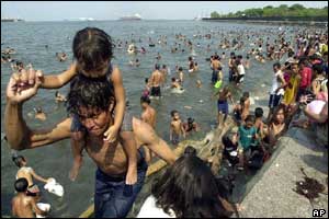Filipinos swimming in Manila