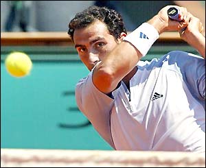 Albert Costa watches the ball after a shot