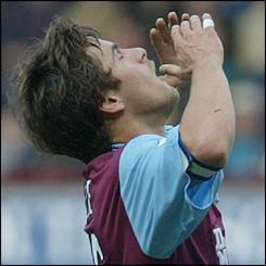 Frustration for Joe Cole after he misses West Ham's best first-half chance