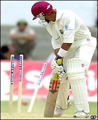 Ramnaresh Sarwan in bowled by Brett Lee