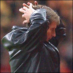 Glenn Roeder holds his hands to his head