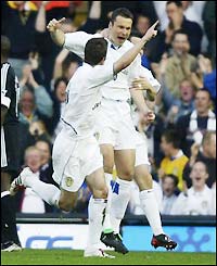 Mark Viduka scores after four minutes for Leeds