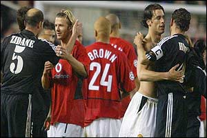 Manchester United's David Beckham and Ruud Van Nistelrooy are consoled by Zinedine Zidane and Fernando Hierro of Real Madrid 