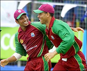 Ramnaresh Sarwan catches Kumar Sangakkara off the bowling of David Bernard for five 