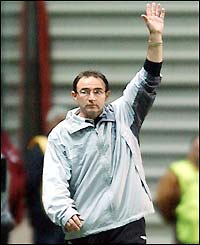 Celtic boss Martin O'Neill signals to his players