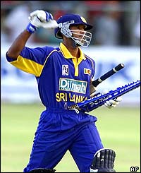 Tillakaratne Dilshan celebrates Sri Lanka's win