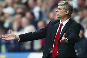 Arsenal boss Arsene Wenger watches his side at the Reebok Stadium
