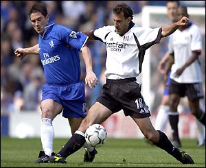 Frank Lampard gets through the challenge of Sylvain Legwinski