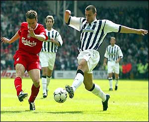 Michael Owen scores for Liverpool