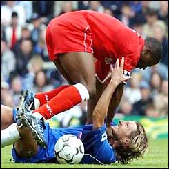 Birmingham midfielder Robbie Savage and Boro's George Boateng get involved in a scuffle