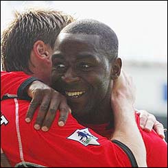 Garry Flitcroft embraces Andrew Cole after the striker's goal against Leeds