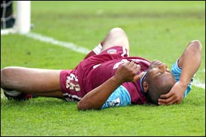 Les Ferdinand missed West Ham's best first-half chance