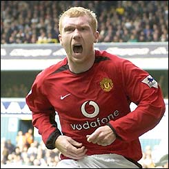 Paul Scholes celebrates scoring against Tottenham