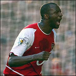 Arsenal skipper Patrick Vieira celebrates scoring his side's winning goal against Everton