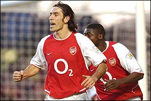Arsenal's Robert Pires scores against Fulham 