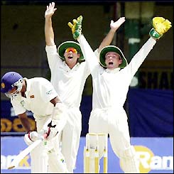 New Zealand wicketkeeper Robbie Hart (right) and captain Stephen Fleming appeal as they finish off the Sri Lanka tail