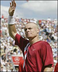 Hewitt clinches a late win