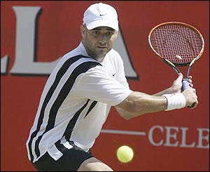 Agassi plays a backhand to Roddick