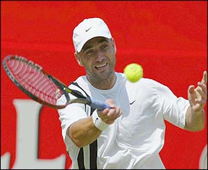 Agassi returns to Roddick during the second set