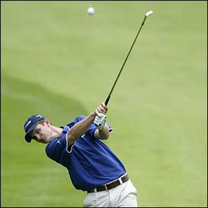 Justin Rose plays well at the start of his third round 