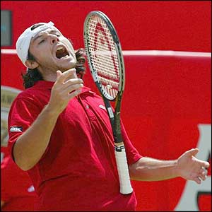 Grosjean is frustrated after losing the first set