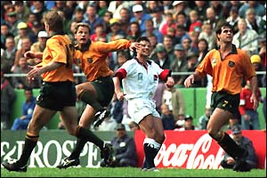 Rob Andrew's last-minute drop goal gives England victory over Australia