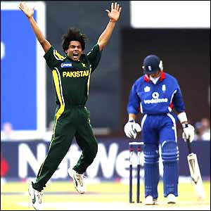 Mohammad Sami appeals in vain for the wicket of England opener Vikram Solanki