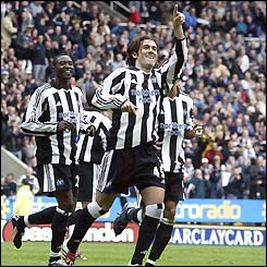 Hugo Viana celebrates his winning goal