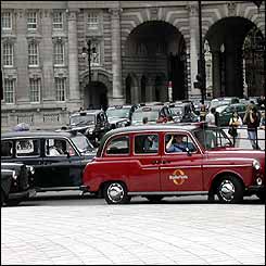 Traffic around The Mall and Admiralty Arch