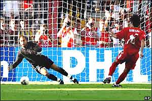 Okan Yilmaz scores the penalty to equalise for Turkey 