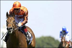 Drowne rides 5-1 shot Silca's Gift to an easy three-length win