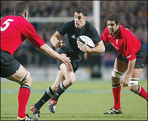 Daniel Carter finds more gaps in the Wales defence