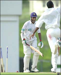 Collymore makes a mess of Hashan Tillakaratne's wicket