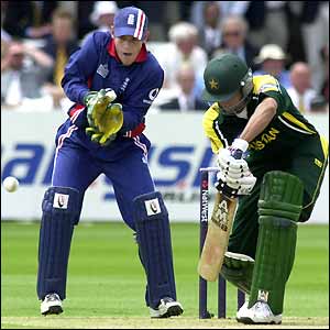 Shoaib Malik halts England's charge before being caught behind off Flintoff for 23