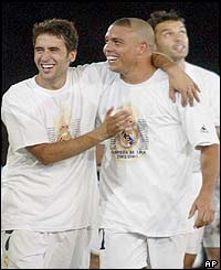 Raul and Ronaldo celebrate their title win