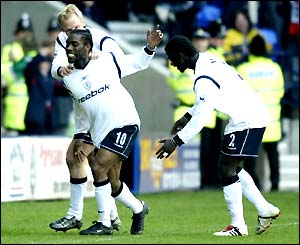 Jay Jay Okocha celebrates his goal against West Ham 