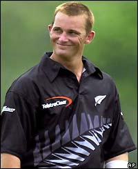 Shane Bond enjoys himself in Dambulla 