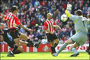 Freddie Ljungberg scores Arsenal's second goal