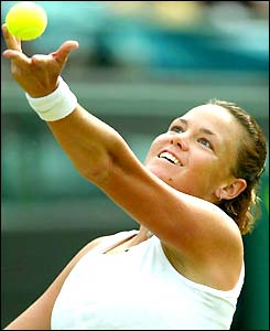 Lindsay Davenport tosses the ball up to serve