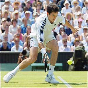 Henman looks more comfortable in the second set with some stunning groundstrokes