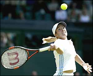 Justine Henin-Hardenne is made to work for the first set against Italy's Flavia Pennetta 
