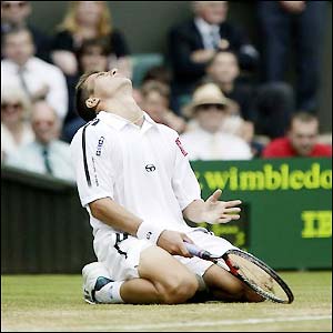 Tommy Robredo produced a valiant display against Andy Roddick