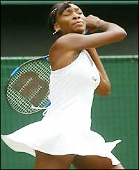 Venus Williams has no problems in the second match of the day on Centre Court