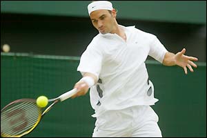 Roger Federer powers a return to Mardy Fish