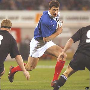 France centre Yannick Jauzion scores his side's second try