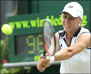 Russia's Elena Dementieva beats Hungary's Aniko Kapros